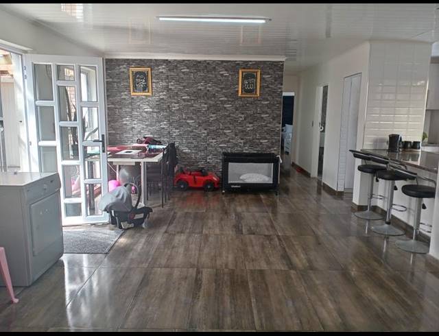3 BEDROOM HOUSE FOR SALE IN STRANDFONTEIN
